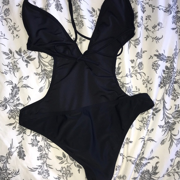 Black one piece swimsuit - Picture 4 of 4